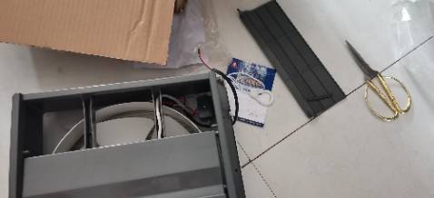 Quạt gãy cánh, bung nắp sau. Quá tệ