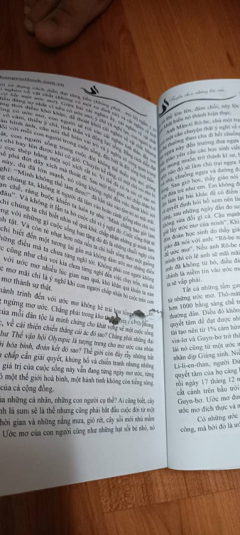 Bạn ơi, sách có quyển bị lỗi, mình đặt hộ bạn, muốn được đổi lại quyển khác được không.