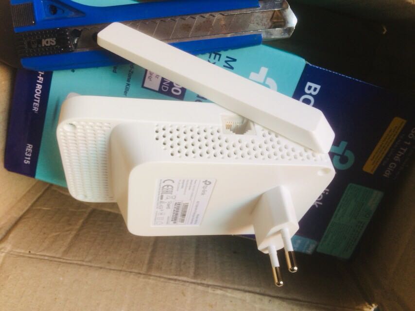 Sp tốt nhưng hơi đắt, repeater nhưng giá ngang router... nhưng tiền nào của nấy... kích được sóng 2.4G lẫn 5G, sử dụng ổn định hơn các loại kích sóng cùng loại trên thị trường, rút điện rồi cắm lại liên tục cũng không bị mất cài đặt, đặc biệt thiết kế khá đẹp 🎉