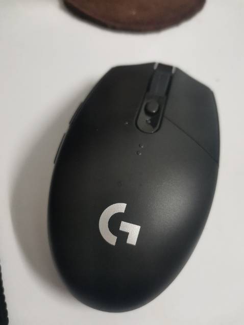 Chuột dùng tốt, tương thích tốt với hđh Windows, còn Linux mỗi khi khởi động phải rút transceiver ra cắm lại mới dùng được.