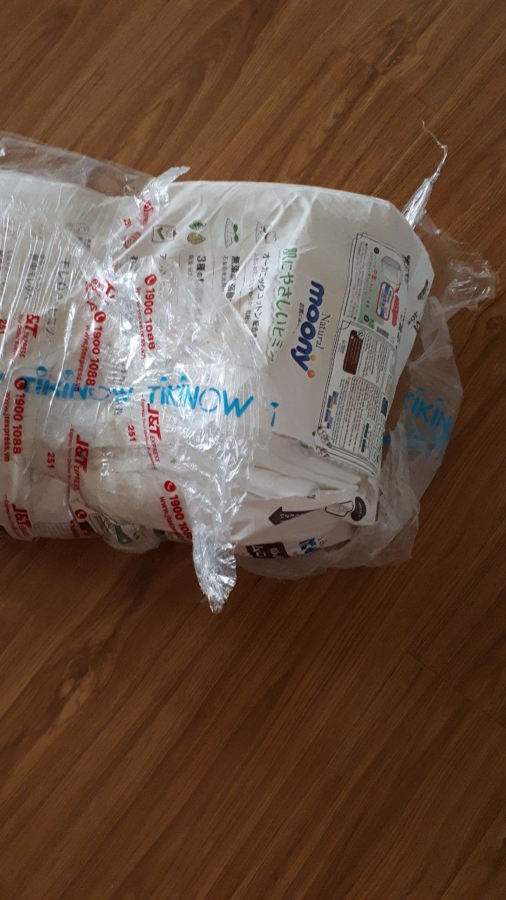 Tiki giao bịch tã bị rách, tã bên trong dơ hết, không thể sử dụng được. Liên lạc với Tiki hơn 1 tháng rồi mà Tiki vẫn không có bất kỳ hành động khắc phục nào. Thật sự thất vọng. Tã để lâu em bé sẽ lên size, không thể sử dụng được nữa vậy mà đã hơn 1 tháng không khắc phục cho khách hàng.