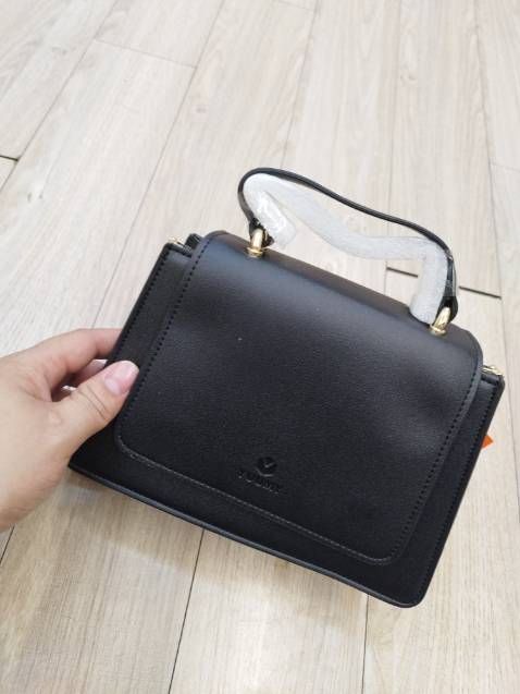 Túi rất đẹp , móc khoá tặng kèm cũng rất dễ thương nữa ...cảm ơn shop nhìu