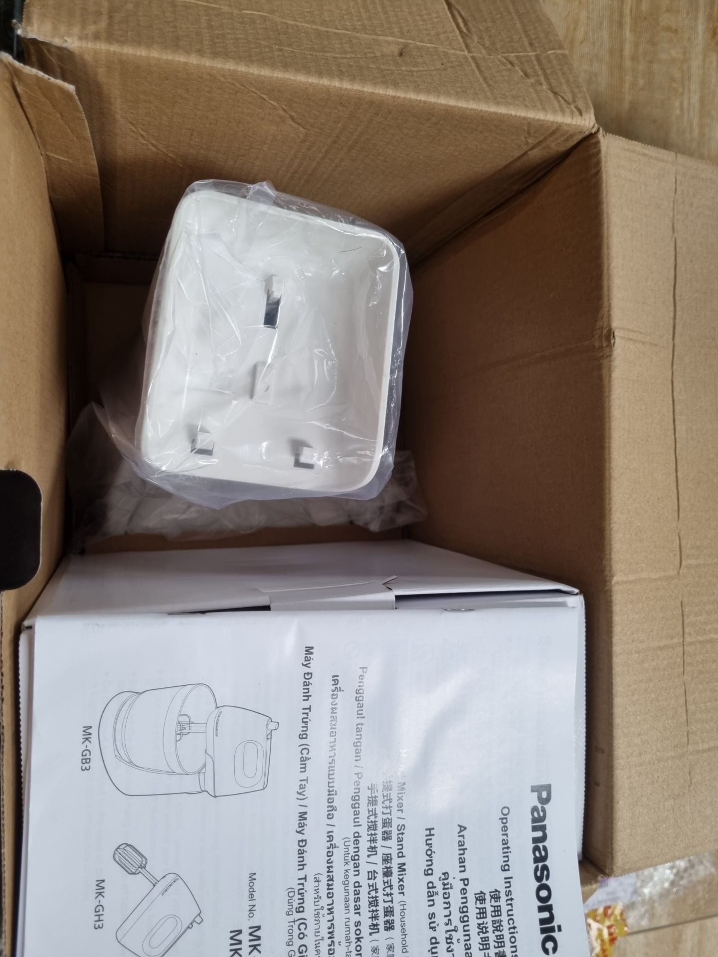 Sản phẩm được đóng gói cẩn thận. Sản phẩm không bị bể hay trầy xước. Giao hàng nhanh chóng.