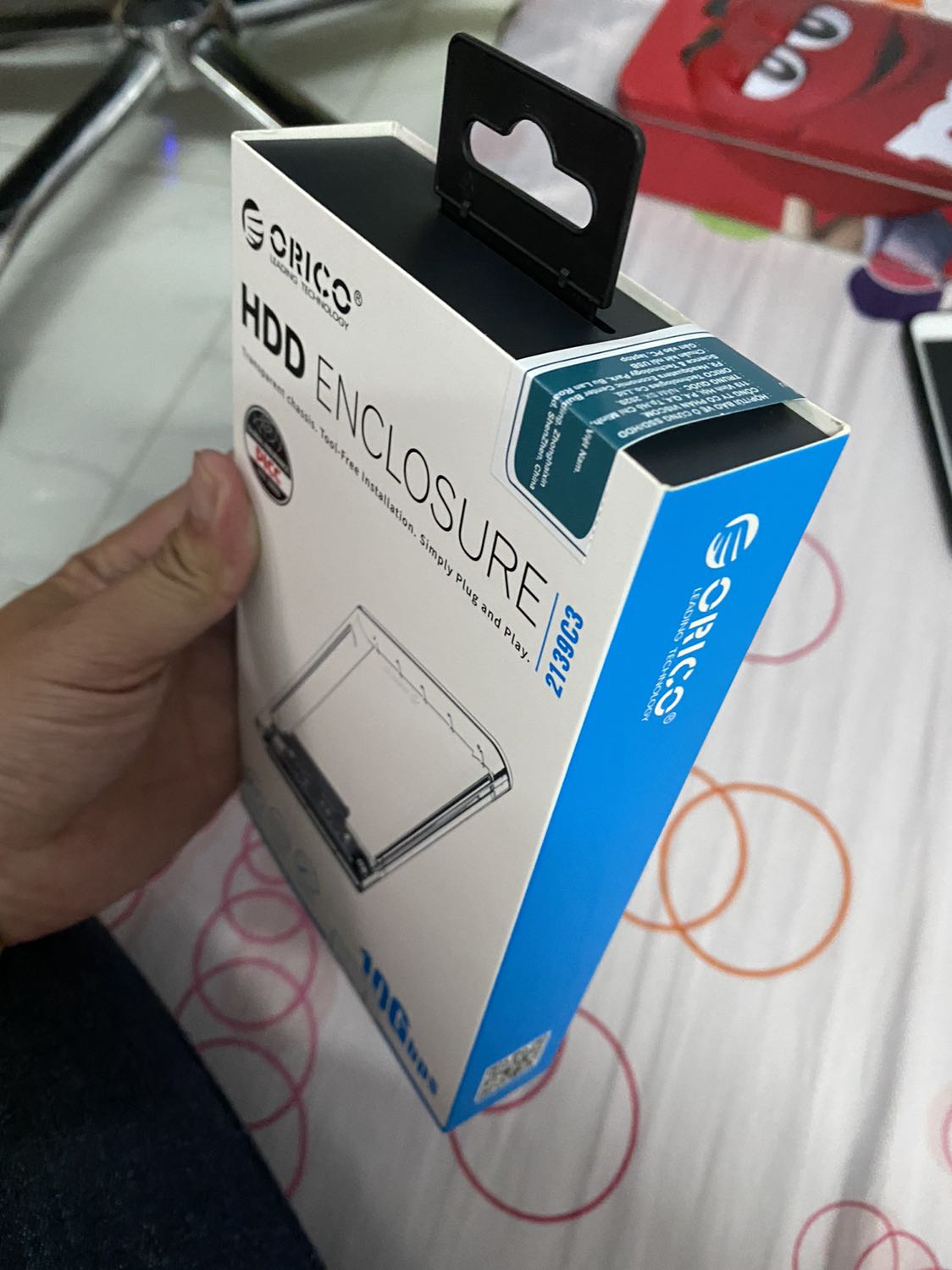 Giao nhanh như Tiki rất đáng tiền, hàng chuẩn, box đẹp tuy nhiên màu trong quá, màu nâu khói sẽ đẹp hơn nhiều. Có 2 cáp c to c và c to usb 3.0 nên rất tiện cho các bạn kết nối với cả laptop cao cấp lẫn đời cũ.