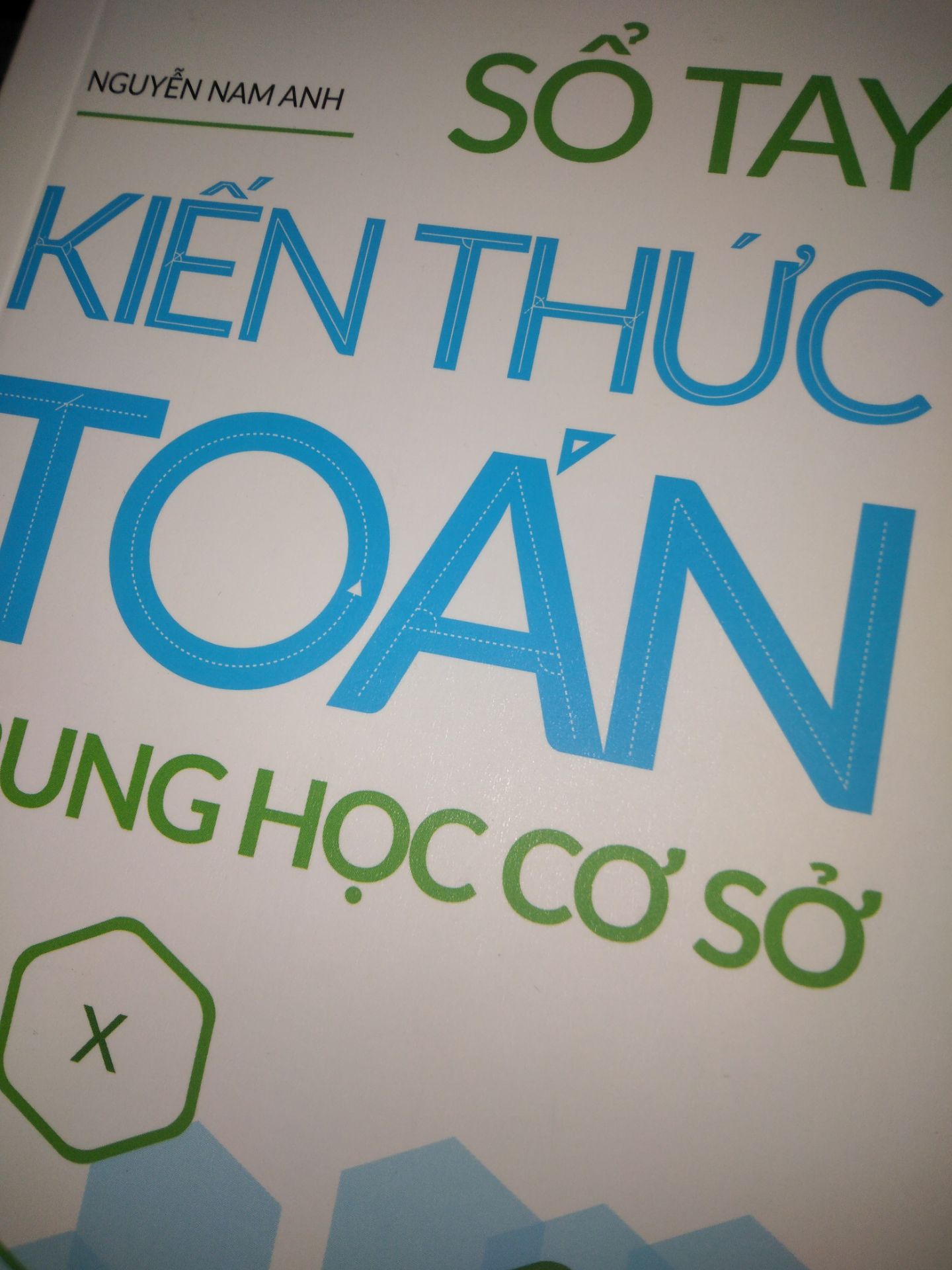 Hàng đóng gói rất đẹp . Quả nhiên người bán đã gửi gắm rất nhiều tâm tư và tình cảm trong lúc gói hàng Hộp không có dấu hiệu bị móp , chứng tỏ bộ phận vận chuyển đã nâng như nâng trứng , hứng như hứng hoa . Xin nghiêng mình cảm ơn vì tất cả