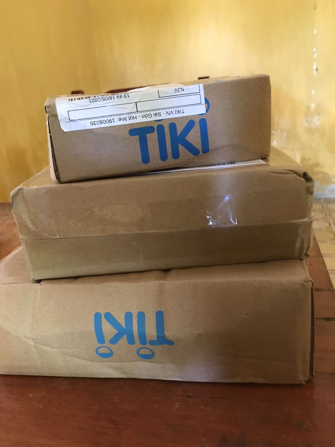 Giao hàng nhanh
Đóng gói cẩn thận
Mùi thơm nhẹ nhưng phảng phất dễ chịu
Xài được lâu
Bề mặt sau khi lăn rất dễ chịu như một lớp ẩm nhẹ dưới nách
Rất đáng mua.