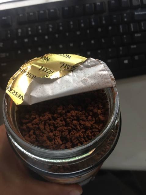 sản phẩm không đạt yêu cầu, cafe có hiện tượng vón cục. hạng sử dụng in dưới đáy có dấu hiệu bị phai. Tôi đã giao trả lại hàng, chưa nhận dc tiền, tôi muốn đổi lại sản phẩm mới, đạt chất lượng, Vậy trường hợp này giải quyết như thế nào . Mong sớm có câu trả lời.