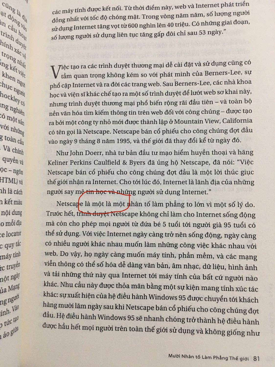 Sách được tác giả update vào năm 2007 nhưng nếu đọc ngay thời điểm đó có lẽ mình đã không hiểu được nhiều. Phải đến bây giờ khi những vấn đề về công nghệ nêu trong sách đã phổ biến ở VN thì sách mới dễ đọc.
Một cuốn sách tuyệt vời, đọc để có cái nhìn rõ hơn về hiện tại và tương lai của chính bản thân mỗi người sẽ ra sao khi thế giới tiến lên thời đại 5.0, 6.0.... chứ không chỉ dừng lại ở 3.0 như trong sách.
Điểm trừ duy nhất là còn nhiều lỗi biên tập, 1 vấn đề muôn thuở của nxb Trẻ. Hơi buồn.