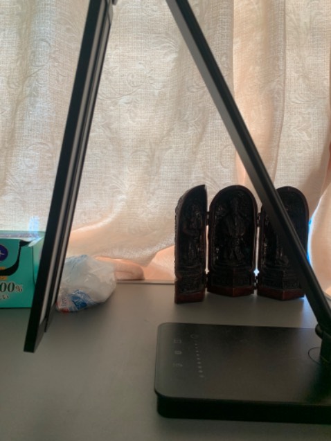 Thiết kế đẹp gấp gọn tiện lợi , xoay được góc độ, độ sáng thì ổn áp còn bền lâu thì sử dụng mới bik đc
Shop tư vấn nhiệt tình và đóng gói hàng tỉ mỉ