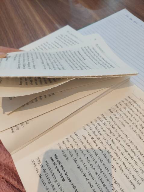 M thật sự thất vọng khi mới đọc đc mấy trang mà sách đã bong chóc, tả tơi như thế này mặc dù mới mua. Shop cho m hỏi tại sao chất lượng lại như thế này????😔😔😔

Phải có giải pháp gì đó? Sách thật có như vầy?