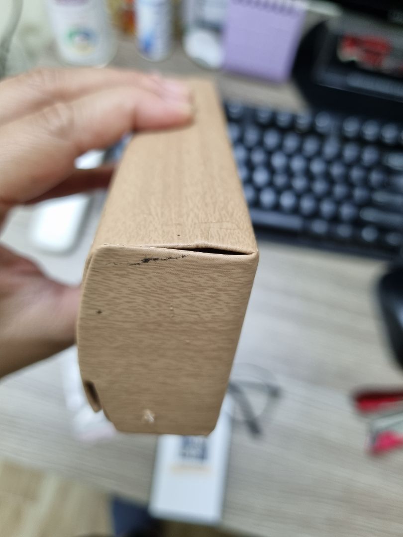 Hàng giao nhanh, nhưng mà gọng có vẻ không chắc chắn lắm. Hộp bị móp