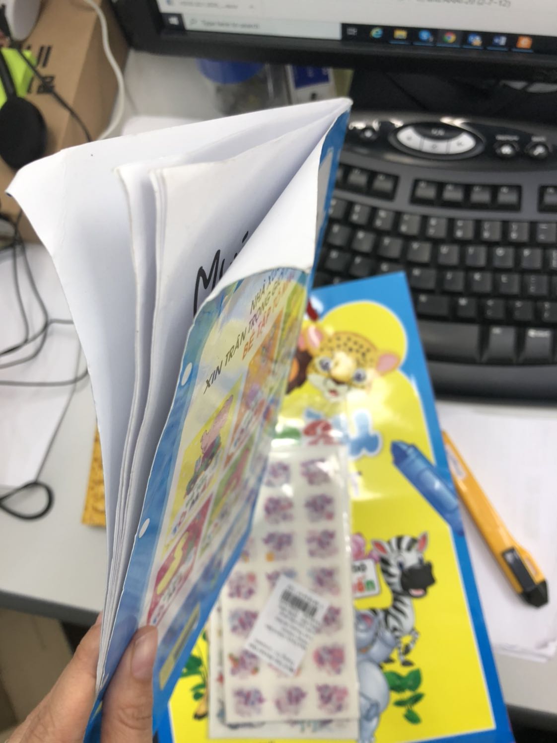 Quá tệ khi tiki giao cuốn sách nát và cũ như sách cũ, cong nát. Chả có nhẽ hoàn khi có 11k