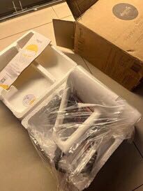 Hàng oke lắm nha. Giá cũng mềm hơn nhiều chỗ khác. Lúc đầu mình kb dùng nt cho shop, nma loay hoay 1 hồi cũng biết dùng. Dễ mà phẳng phết. Shop trả lời tn trong giờ hành chính siêu nhanh, nch cũng dễ thương. Gói hàng chắc chắn, bọc cẩn thận.