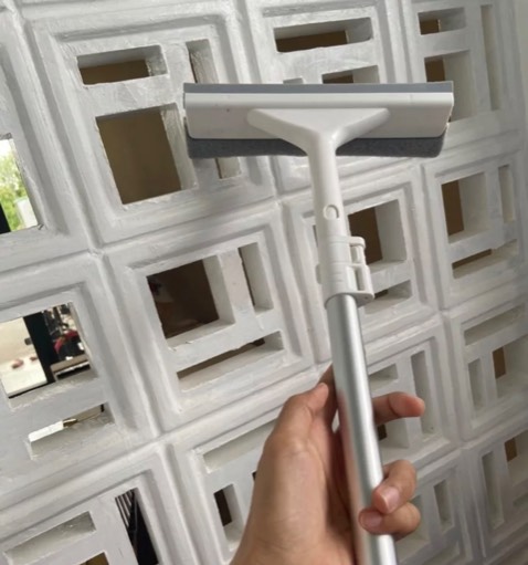 Đóng gói cẩn thận, hàng dùng chất lượng như quảng cáo, lau sạch và cực kì nhẹ tay. Thiết kế tiện lợi, nhỏ gọn, dễ dàng vệ sinh và cất đặt gọn gàng sau khi sử dụng.Vừa có thể cọ mặt kính lại gạt nước rất nhanh và sạch. Sẽ tiếp tục ủng hộ shop🥰🥰