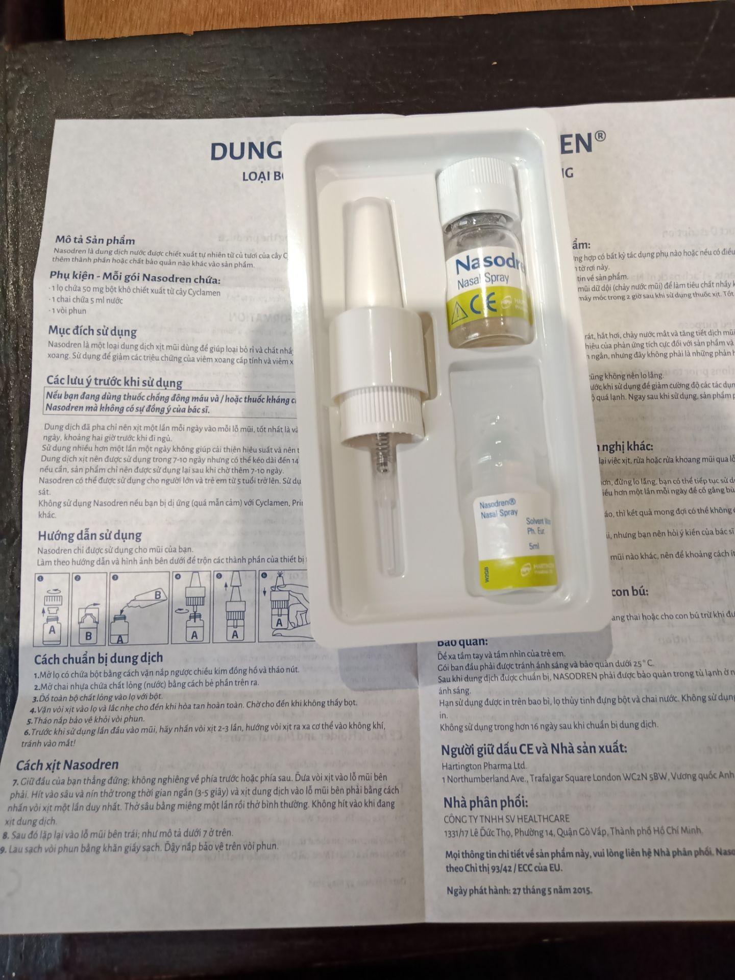 Hàng giao nhanh, vừa đặt hôm trước hôm sau đã nhận được hàng. 
Các thông tin về sản phẩm rất chi tiết và cụ thể. Hướng dẫn sử dụng có cả tiếng anh và tiếng Việt tạo cảm giác rất uy tín.
Tìm hiểu thông tin về sản phẩm được biết thành phần của thuốc từ tự nhiên và sản phẩm được nhập khẩu từ Vương Quốc Anh làm mình yên tâm sử dụng.
Vừa sử dụng ngày đầu thấy dịch mũi tiết ra nhiều, sử dụng trước khi đi ngủ 2 tiếng - thời điểm cuối ngày tạo cảm giác mũi được làm sạch hẳn.
Tuy nhiên phải đọc kỹ hướng dẫn trước khi sử dụng.
Sau khi sử dụng hết hộp thuốc này mình sẽ trở lại đánh giá chất lượng của một lộ trình sử dụng thuốc.