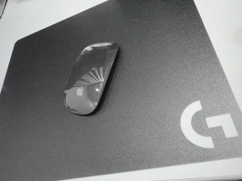 Lâu rồi mới sắm được 1 tấm lót chuột ưng ý như vậy! Cả về thiết kế lẫn cảm giác. Có vẻ cứng và hơi trơn hơn những tấm lót chuột khác, nhưng xài dần dần cũng quen và rất sướng!! 10 điểm 👍🏻👍🏻👍🏻