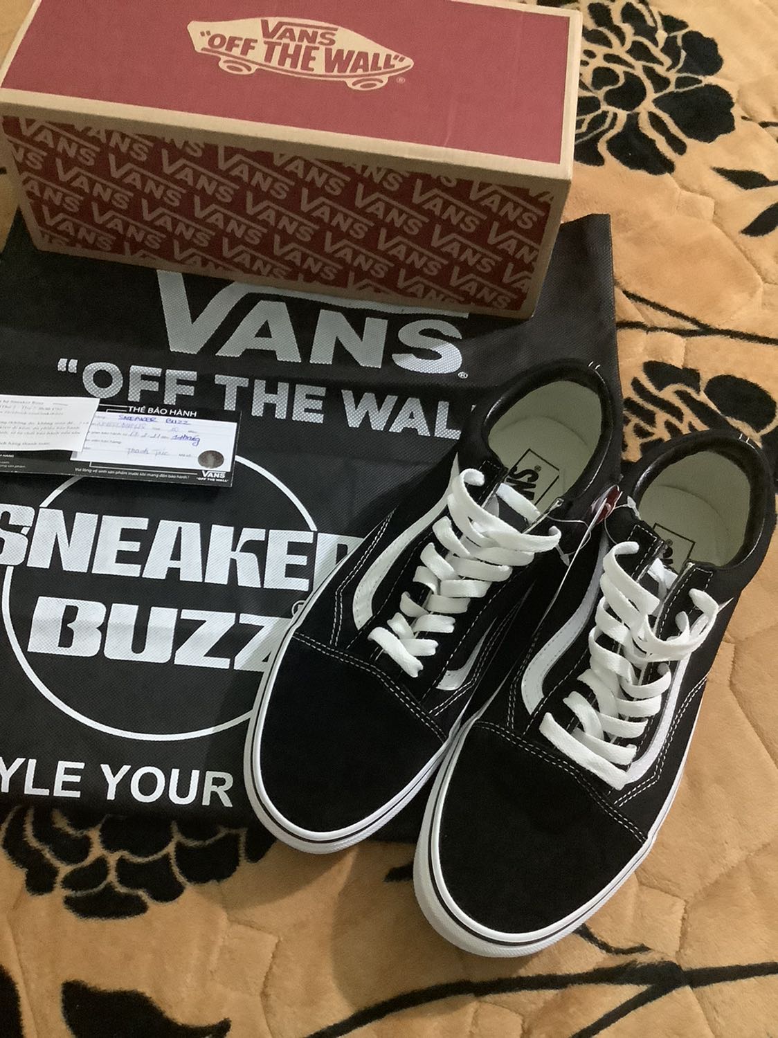 Giày đẹp , mua được giảm 200k, khá là ưng . Được tặng thêm tất và tote của sneaker buzz ! Giao hàng nhanh hơn dự kiến Giày đẹp , mua được giảm 200k, khá là ưng . Được tặng thêm tất và tote của sneaker buzz ! Giao hàng nhanh hơn dự kiến