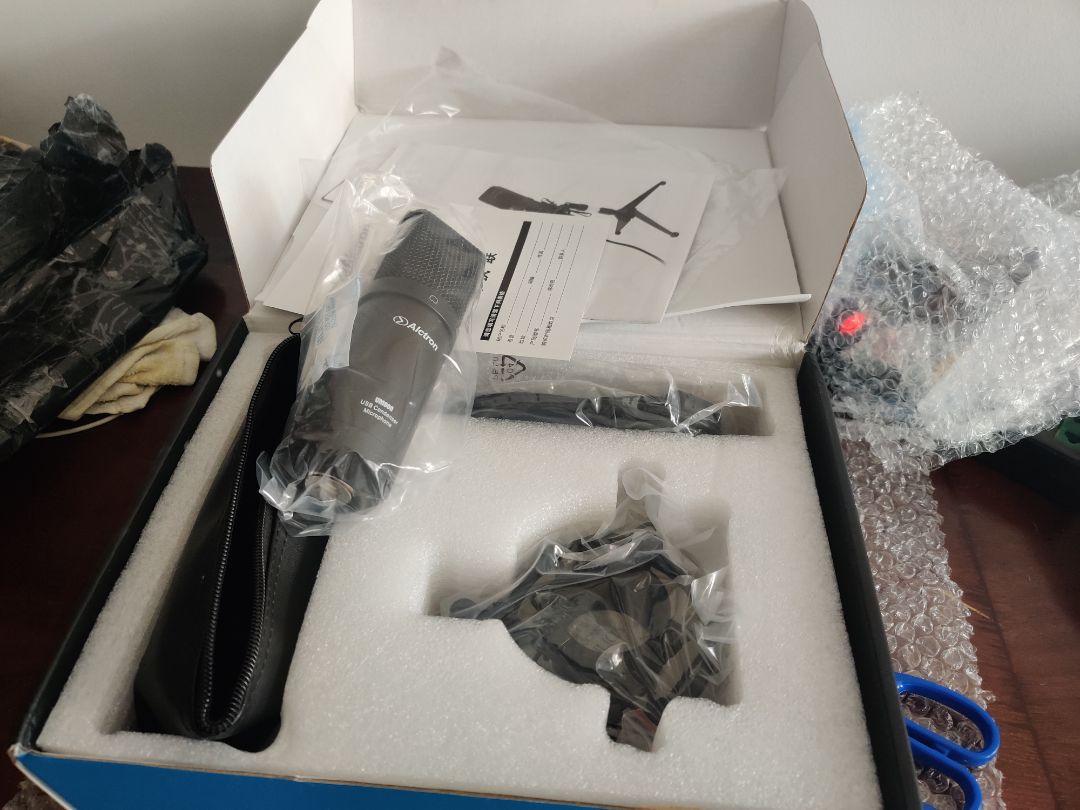 sp đóng gói cẩn thận, chất lượng dùng tố, chất âm ấm áp. một sp nên lựa chọn nếu công việc của bạn liên quan đến thu âm.