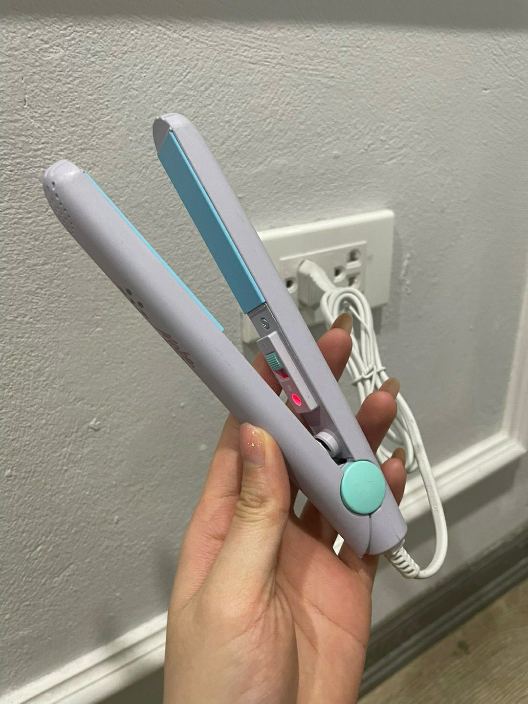 Hàng ok lắm ạ. Nhưg kh biết xài đc bao lâu thoi. Nói chug hàng mới về rất oke ạ!!!
Màu đẹp dí cute 
Nchung rẻ mà ổn nên mua nhé m.n ^^
Sẽ ủng hộ thêm ạ