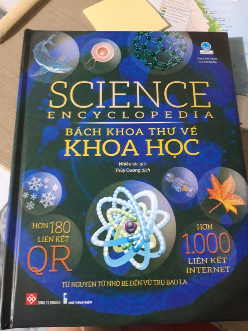 ưu điểm: tranh ảnh minh họa rất đẹp luôn, anh shipper rất dễ thương lúc ship dù lúc ship hàng trời mưa rất to, ship hàng nhanh hơn dự kiến tận 1 ngày luôn đó, mình mua với giá hời  (262k thôi)
nhược điểm: đóng gói ko đc kĩ càng cho lắm, chỉ có mỗi hộp bên ngoài làm sách của mình bị móp hết trơn huhu :(( góp ý chút là lần sau nên bọc thêm lớp chống sốc 
nếu cho điểm thì mình sẽ cho 9.9/10