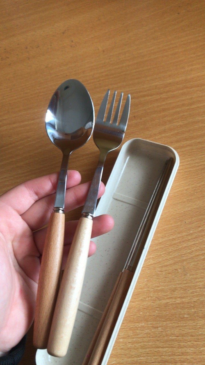 Chất lượng đều rất tuyệt vời, bộ thìa đũa rất đẹp và chắc chắn, tiện lợi để dễ mang theo lại sạch sẽ
 Nên mua ở đây nha mn 
Giao hàng rất đầy đủ