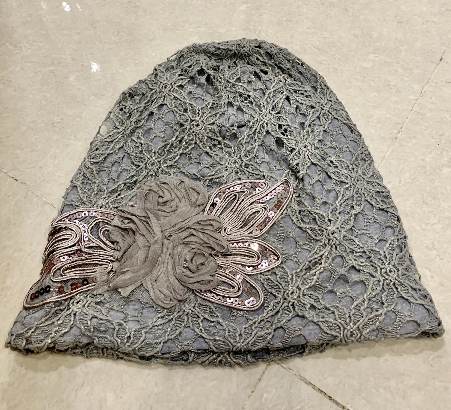 Hàng không giống như mẫu nghĩ sao nó to gấp 4 cái đầu dài sọc..vải như cái lùi rẻ lau nha mà nói hàng HK.. Hàng không giống như mẫu nghĩ sao nó to gấp 4 cái đầu dài sọc..vải như cái lùi rẻ lau nha mà nói hàng HK..