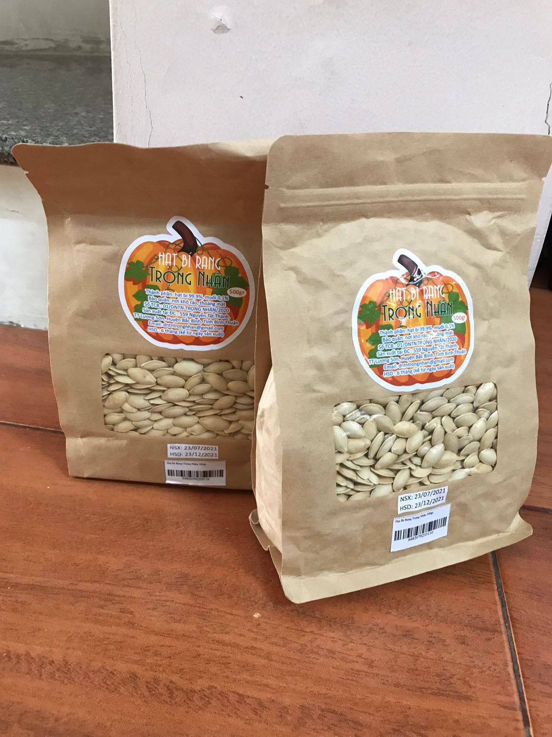 Cuối cùng cũng nhận được hàng sau khoảng 1 tháng, dù đã hết giãn cách từ lâu! Đã mua 1 lần trước đây, hạt bí thơm ngon nên đặt tiếp! Chất lượng sản phẩm vẫn ngon, chỉ tiếc lần này giao hàng quá lâu! 4* là hữu nghị lắm rồi nha!