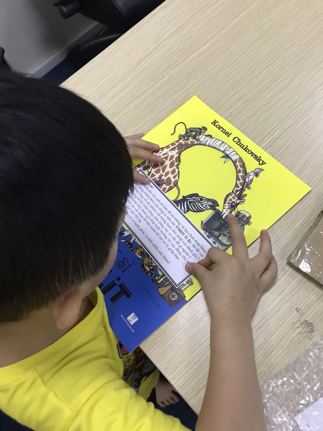 Sách rất đẹp, shop đóng gói sp kỹ. Ship nhanh, shop có note rất dễ thương và xịn sò thế này thì quánh 5* tặng shop ♥️