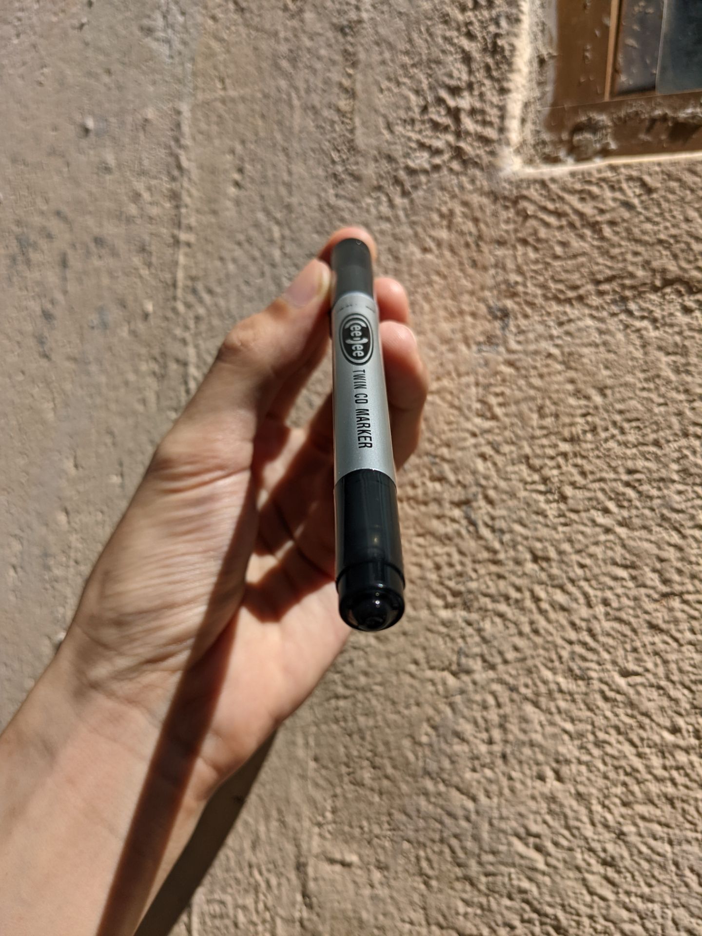 Viết Ok, mực ra ổn, khó phai