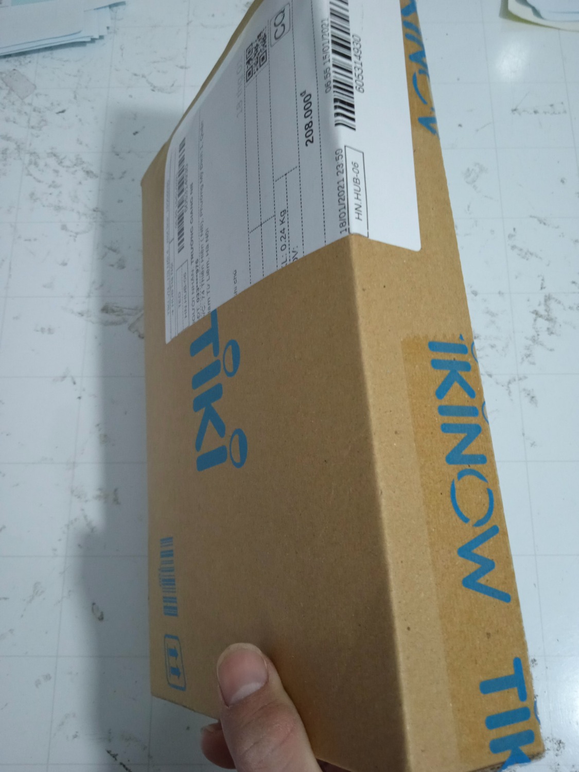 Giao cực nhanh, đặt sáng chiều có hàng luôn. Hộp tiki đóng gói vuông vắn cẩn thật, mang rất lịch sự.
Chất lượng áo cực tốt, thun mềm mát, co giãn tốt.
hàng chính hãng, logo dập nổi đẹp.
mặc thêm 1 thời gian để trải nghiệm thêm, bền tốt thì chắc chắn sẽ ủng hộ thêm.
good amazing !!!