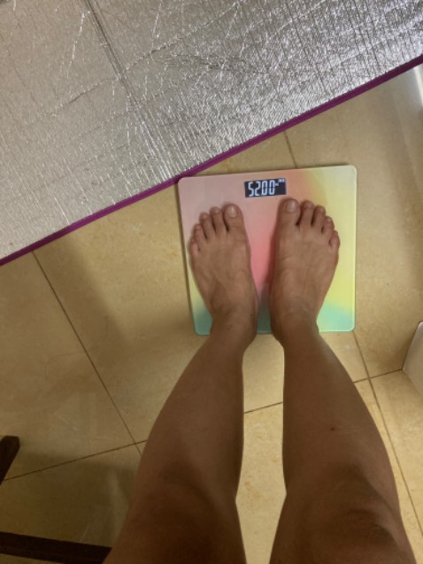 Sau thời gian dùng mình thấy cân chạy tùm lum. Đứng lên đứng xuống cái mình giảm dc 1kg lun. Lạy hồn hàng china. Mọi người ko nên mua nhé. Mình đã kiên nhẫn dùng 1 thời gian mới lên đánh giá để ko bị tạo nghiệp. Vì lúc mới mua về sợ là do cảm biến chưa nhạy nên ko nỡ trả hàng ngay và luôn. Ai chưa mua thì xin đừng mua để tiền ko mất nhiêu nhưng mất lòng tin cực kì lun.