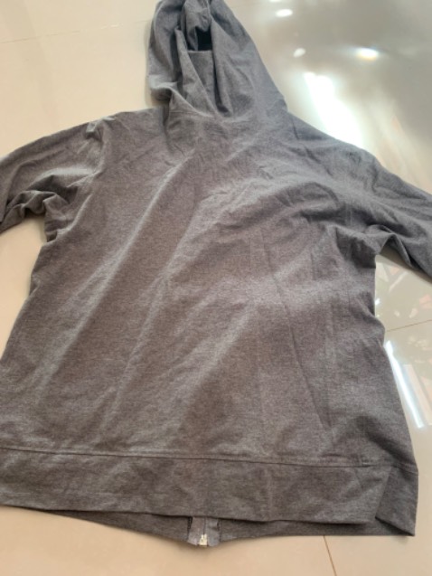 Mình đã mua nhiều áo goking cũng size 3XL mặc vừa vặn, nhưng lần này cũng size 3XL, cùng loại, nhưng vạt áo sau lại ngắn củn cỡn, mặc hõn lên nhìn kì cục, mình ko nghĩ goking chất lượng lại kém như vậy! Hồi mấy tháng trước mình mua 1 cái áo da cá còn giao sai màu cho mình nữa!