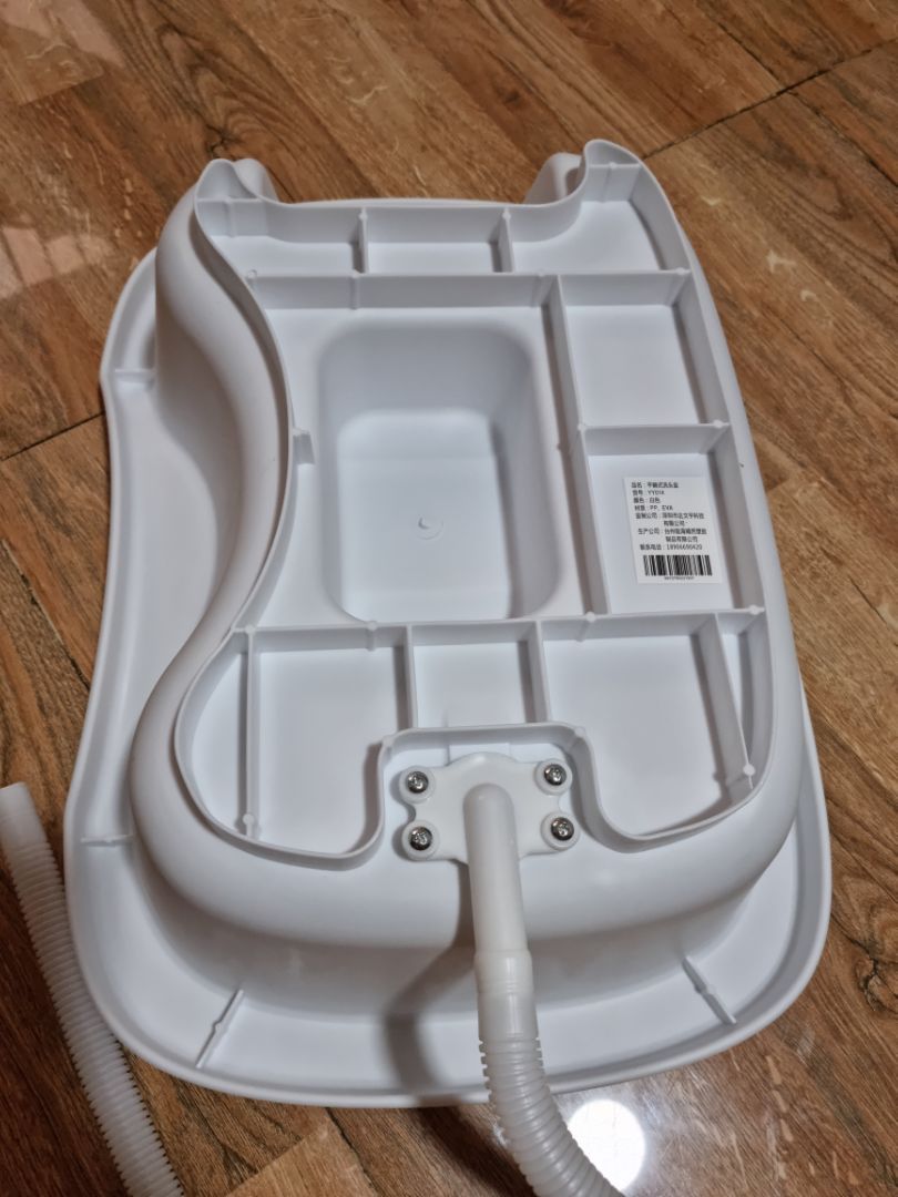 mình thấy cũng chắc chắn, không mùi,có cả ca múc nước và dụng cụ cào khi gội khá êm ,đóng gói cẩn thận