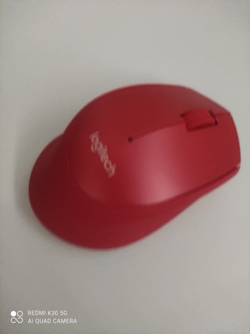 màu đẹp ưng ý, chuột êm, click rất nhẹ tay, nhưng đôi khi bị thành double click, anyway nhìn chung là ok