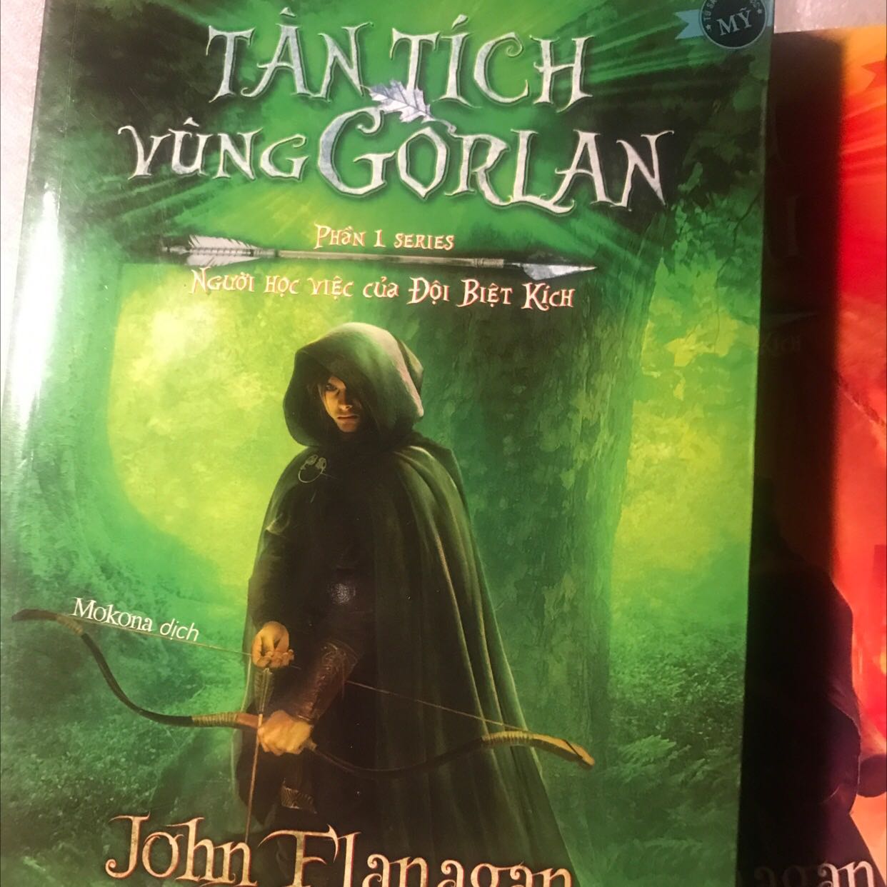 Hàng về nhanh, mình mua cả bộ nguyên seal, bộ này còn có cả bookmark cực xinh. Mua lúc sale nên còn 160k cả bộ, mong rằng sẽ hay như review của mọi người✨✨❤️