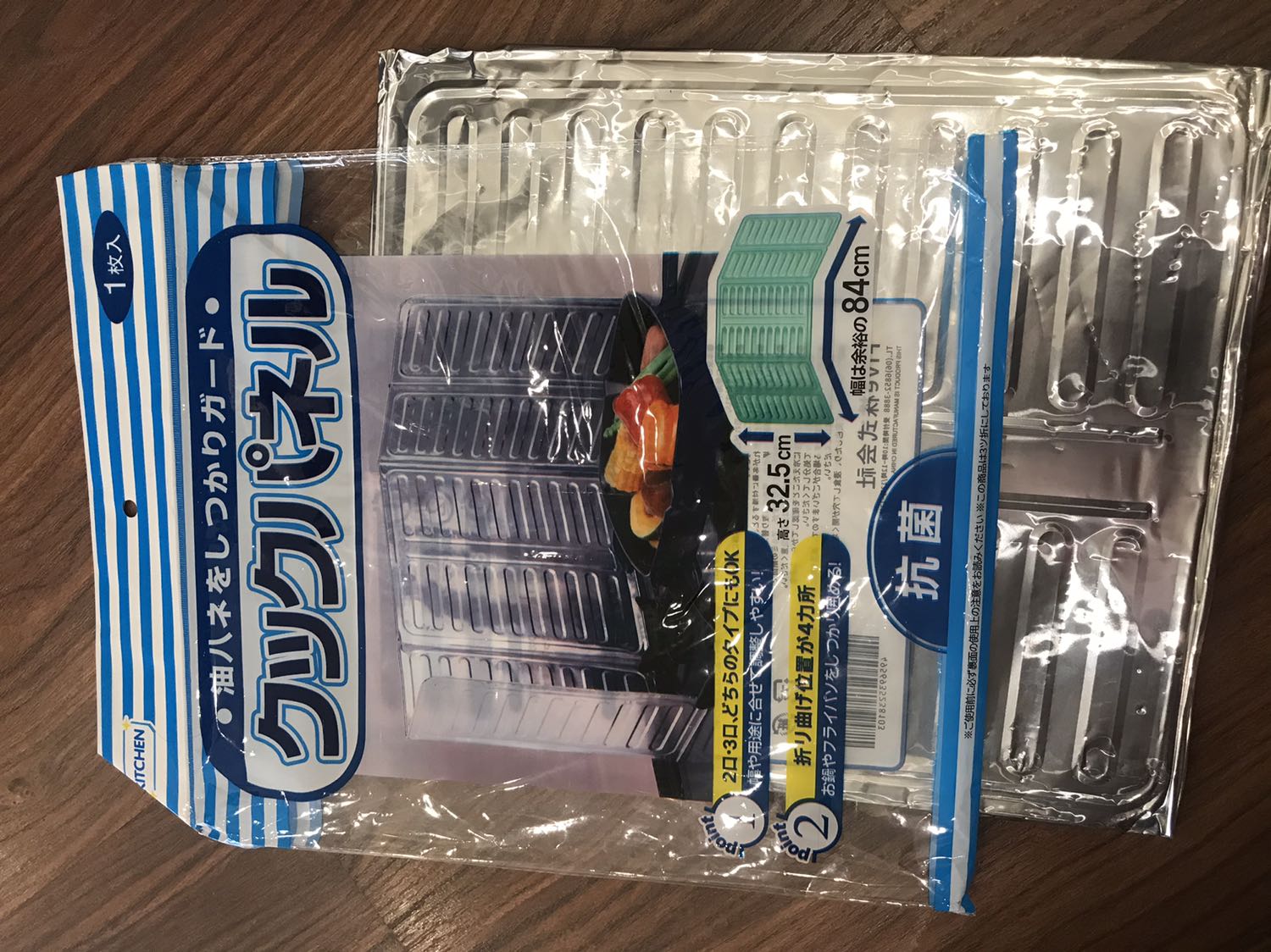 Tiki giao nhanh. Miếng chắn dùng tốt. Hơi mỏng và dễ đổ.