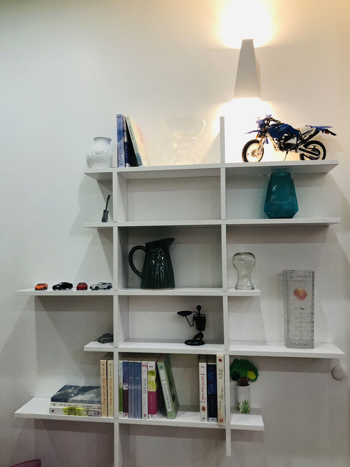 Giá đơn giản, độ hoàn thiện cao, phụ kiện đầy đủ, lắp đặt dễ dàng, shop đóng bọc hàng rất cẩn thận và giao hàng nhanh.