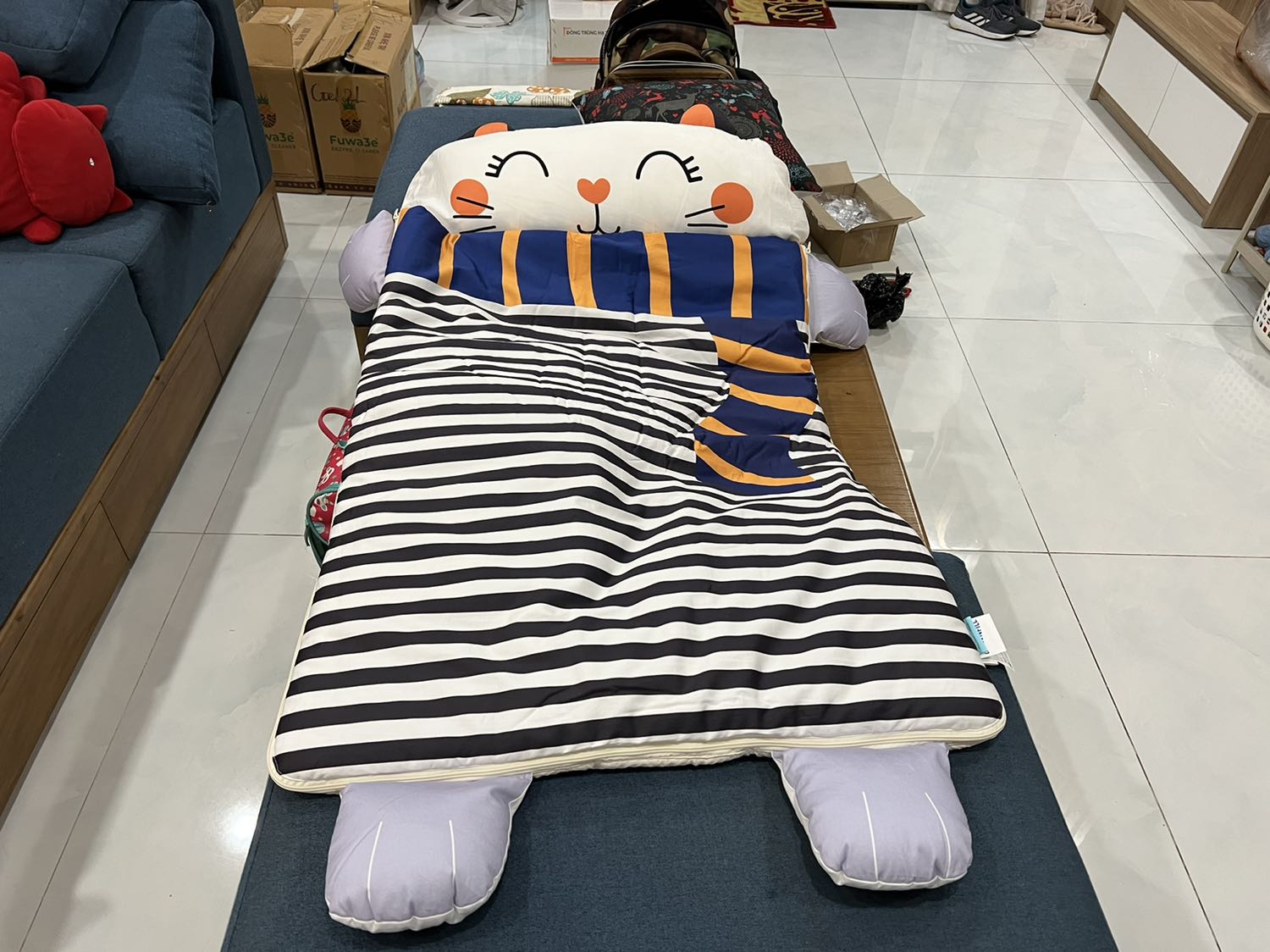 Hàng chất lượng, tuy nhiên hơi nhỏ với bé tiểu học đang học lớp 1. Phụ huynh nên xem kỹ thông số sản phẩm.