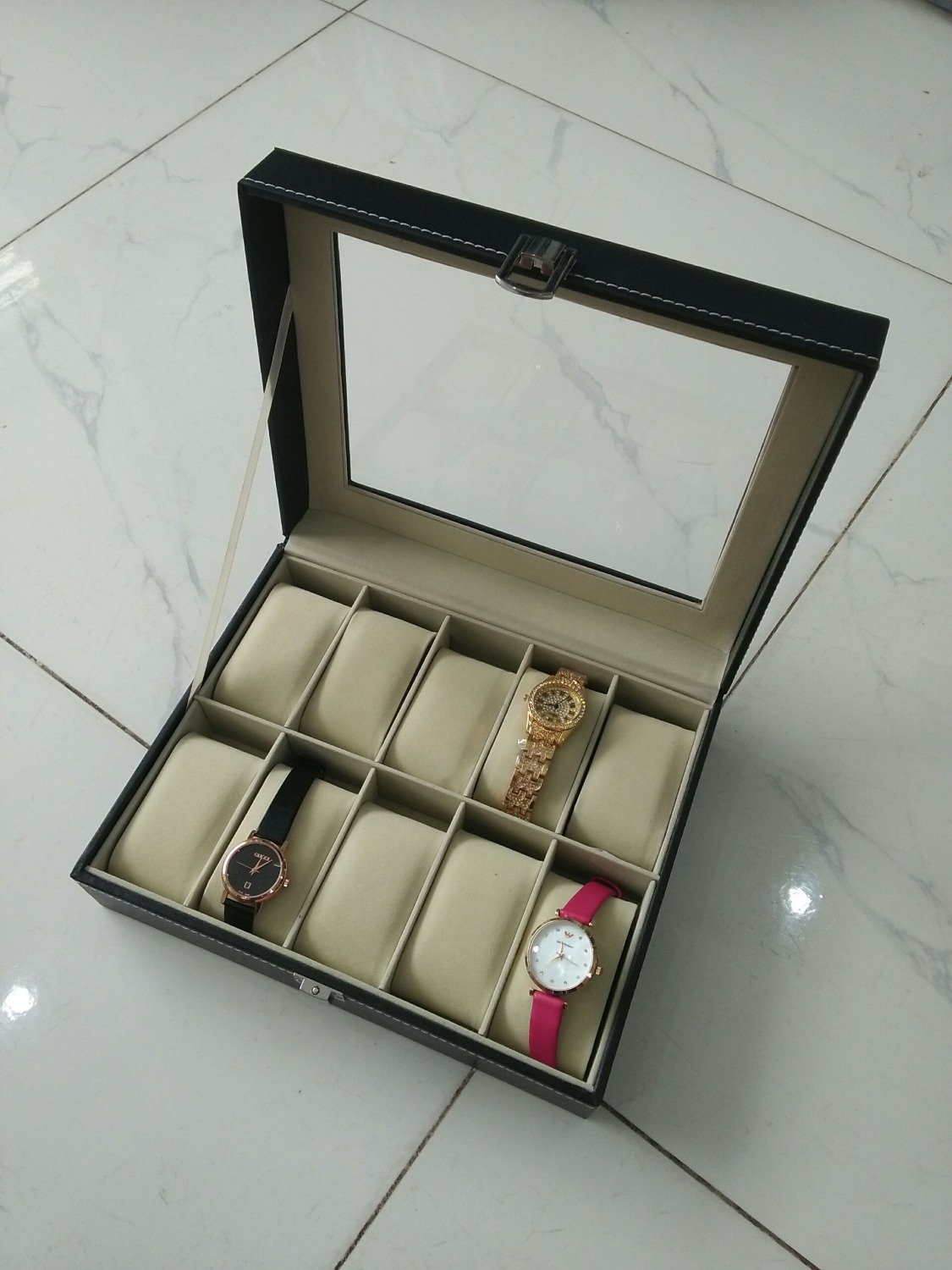 Nhận được hàng rất hài lòng, shop giao hàng đúng mẫu như giới thiệu, hàng có chất lượng tốt đáng với số tiền bỏ ra. Hộp chắc chắn, cứng cáp vô cùng ưng ý