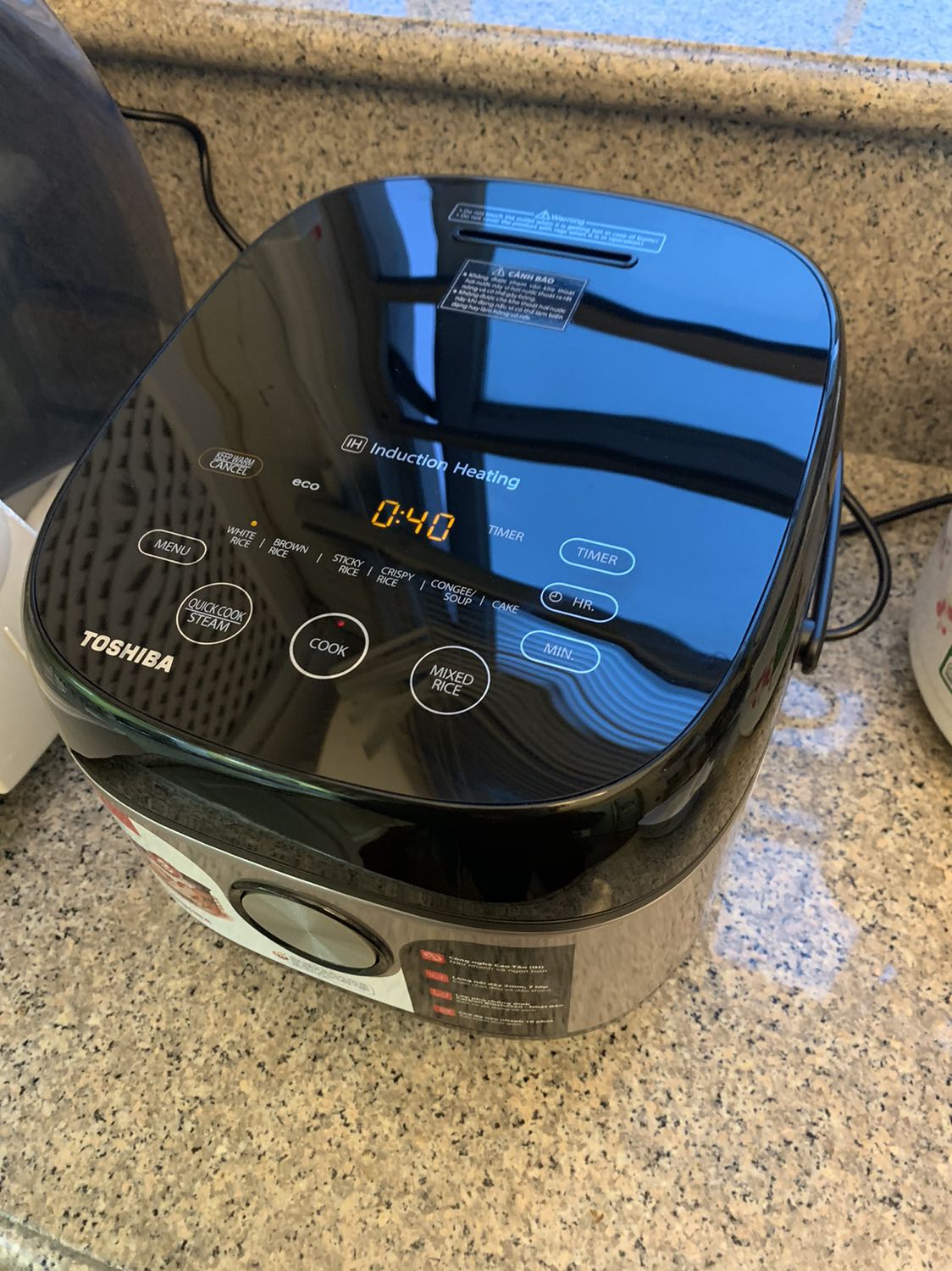 Nồi đẹp, siêu dày. Khay hấp cơm tiện dụng, đựng được nhiều. Tặng kèm 1 muôi 1 thìa xới cơm. Mỗi tội 1.8L hơi to, hợp với gđinh đông người hoặc hay có khách khứa. Nồi đẹp, siêu dày. Khay hấp cơm tiện dụng, đựng được nhiều. Tặng kèm 1 muôi 1 thìa xới cơm. Mỗi tội 1.8L hơi to, hợp với gđinh đông người hoặc hay có khách khứa.