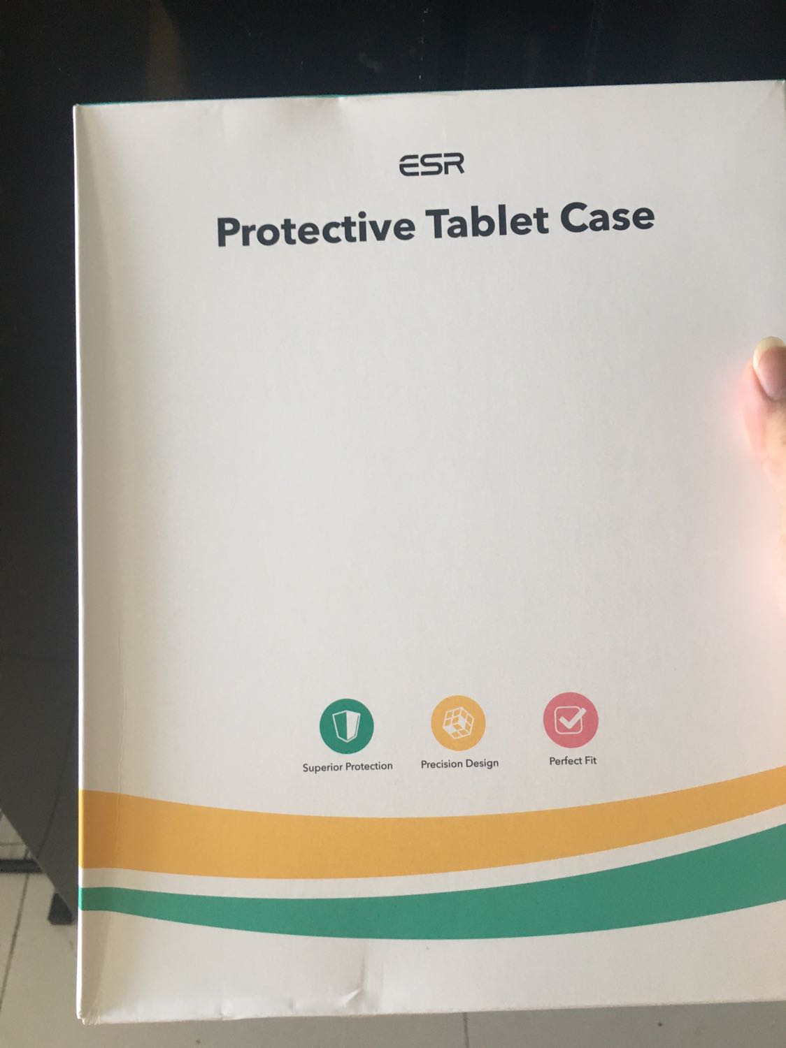 Hộp móp méo nhiều, đã bị bóc tem authentic