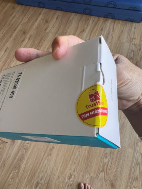 Giao hàng tikinow siêu nhanh, sản phẩm đóng gói kĩ, tem niêm phong chỉnh chu. Ngoại hình rất cứng cáp, độ hoàn thiện cao. Xạc được nhiều thiết bị cùng lúc kể cả Macbook, xài lâu không bị nóng. 

Điểm trừ duy nhất là giá còn hơi cao, nhưng tiền nào của đó thôi.