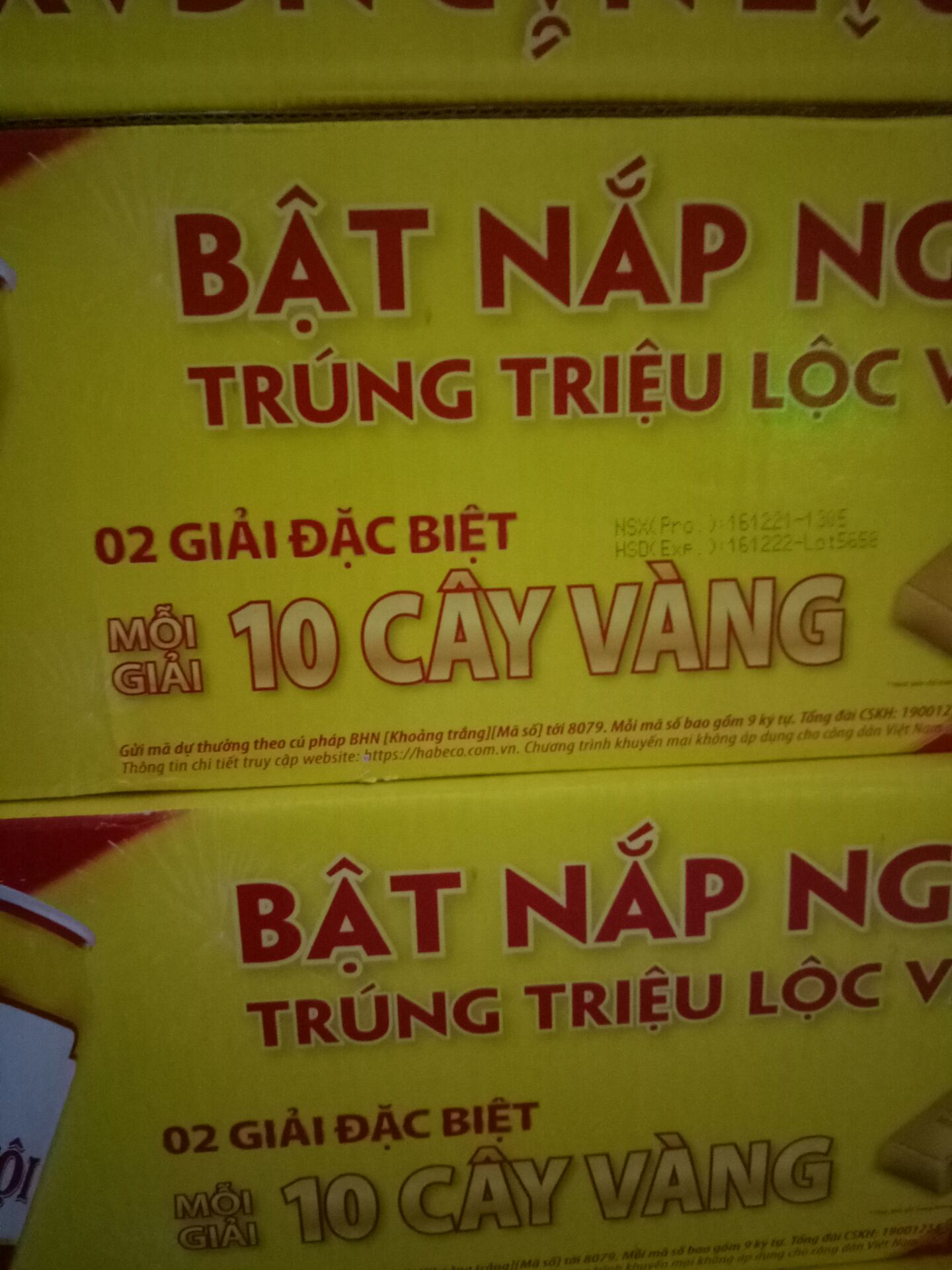 vị  bia  truyền  thống  hợp  khẩu  vị,  bao bì  mẫu  mã đẹp.  được  tặng  thêm  lì xì  rất  ưng . khuyến mại  thêm  áo  xịn xò