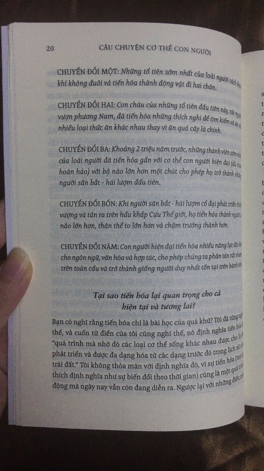 Giao hàng siêu nhanh luôn. Đặt 1 ngày xong đã giao. Nội dung mình xem qua khá hấp dẫn nói về những thay đổi và tiến hoá của cơ thể con người qua hàng triệu năm gắn liền với chế độ ăn uống, lao động. Rất đáng mua nha mn