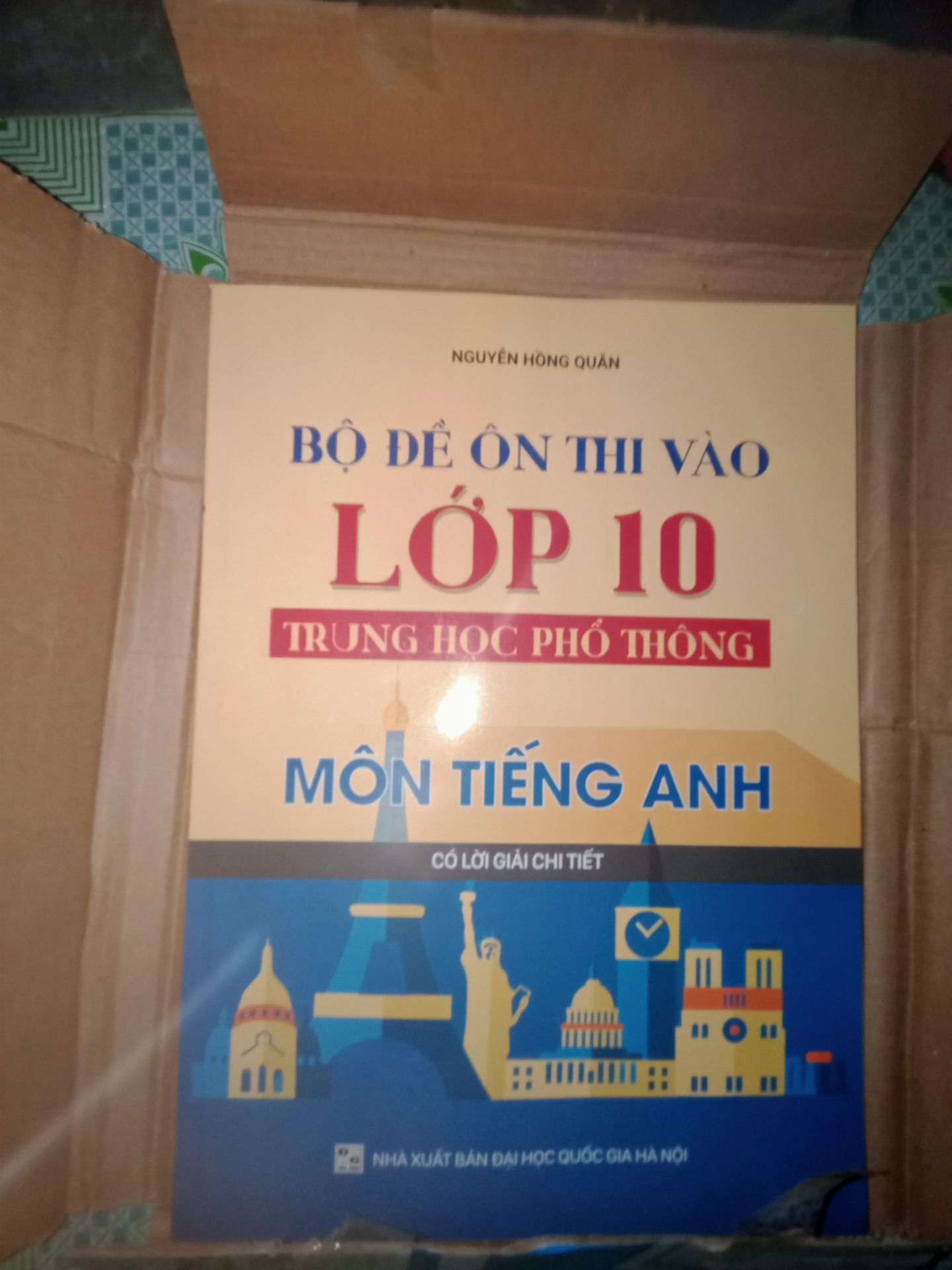 vì nhiều kiến thức nội dung đầy đủ còn về chuyện giao hàng thì không có gì cả giao nhanh nên đánh giá 5 sao