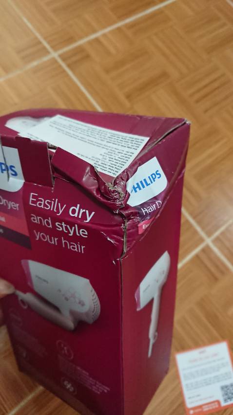 Đóng gói chắc chắn, nhưng hộp bị móp như hình. Máy sấy tóc hoạt động ổn định kèm phiếu bảo hành và tờ rời hướng dẫn sử dụng.