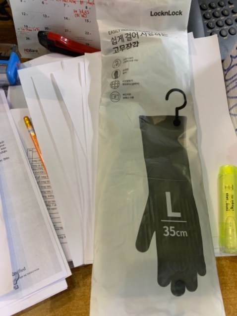 Tiki giao hàng siêu siêu nhanh, trong vòng 5 tiếng đã nhận được hàng. Giá lại rẻ, mình mua 1 lúc 8 đôi chia cho mọi người. Cám ơn tiki vì deal hời này!