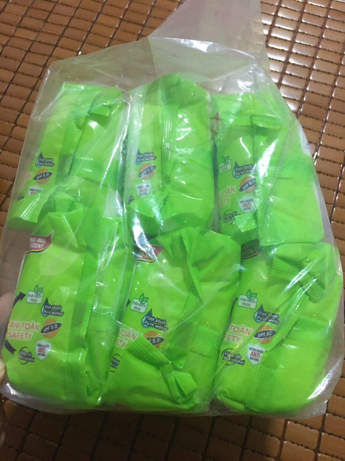 Shop đóng gói cẩn thận
Đúng đủ sản phẩm
Giá sale 96k
Mùi không nồng. Dùng cho bé rất tiện