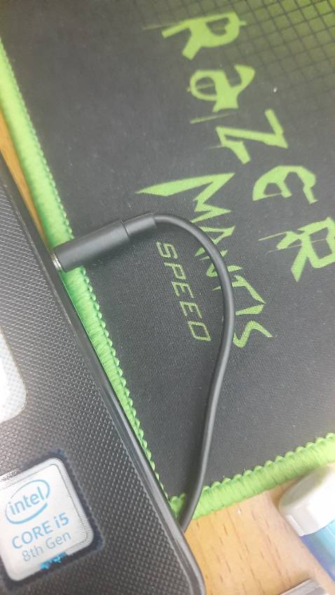 Phần đệm tai nghe mỏng nên đeo 1h là thấy đau tai.
1 jack cho cả mic và nghe.
Mic bắt được âm (hơi kém), tai nghe nghe được. Mọi thứ trong mức ổn