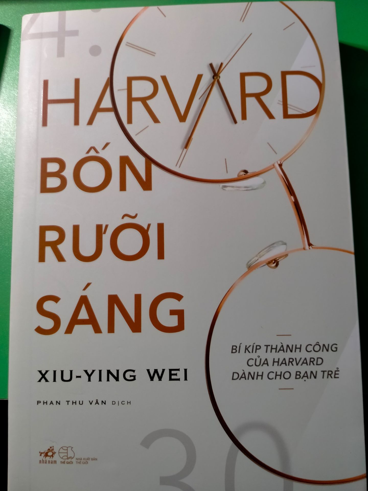 Sách nhận được mới nguyên, đẹp, giấy thì xịn với thơm lắm lun. Cuốn sách rất hay, truyền động lực, cảm hứng và cực kì phù hợp cho các bạn trẻ trên con đường học tập và làm việc luôn nhé.